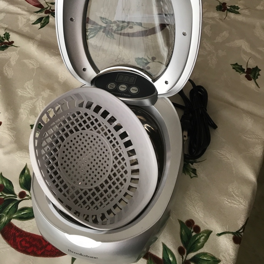 Jewelry cleaning